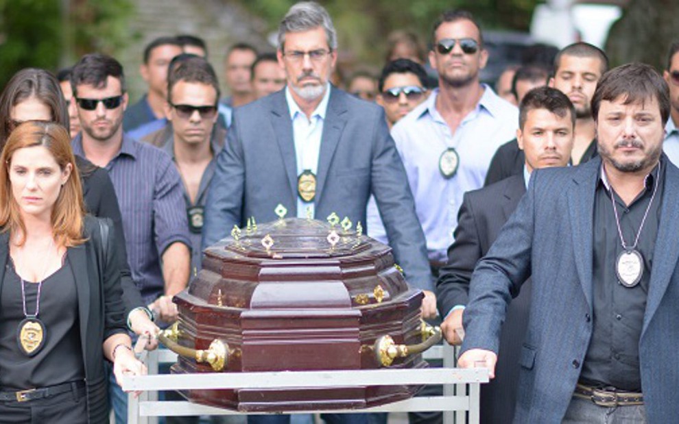 Cena de enterro do personagem de Jonas Bloch em Vitória; ator saiu porque não renovou com a Record - Divulgação/Record