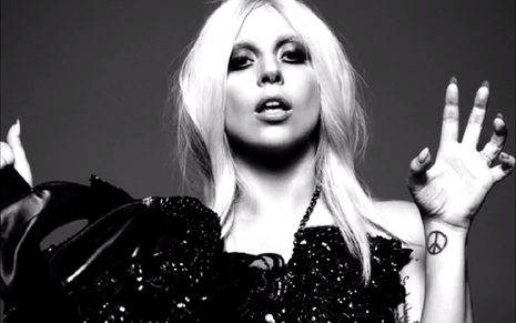 A cantora Lady Gaga em vídeo publicado no Twitter revelando participação dela em American Horror Story - Reprodução/Twitter