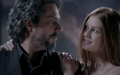 Alexandre Nero (José Alfredo) contracena com Marina Ruy Barbosa (Isis) em cena de Império, da TV Globo - Reprodução/TV Globo