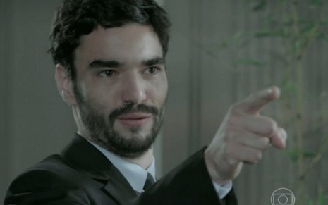 José Pedro (Caio Blat) discute com José Alfredo (Alexandre Nero) em cena de Império, novela da Globo - Reprodução/TV Globo