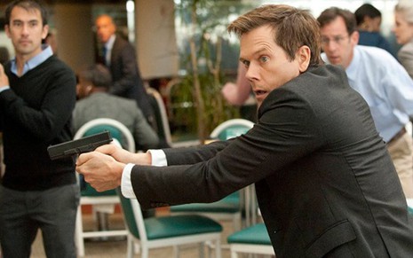 Kevin Bacon, como Ryan Hardy, persegue serial killer em cena da primeira temporada de The Following - Divulgação/Fox
