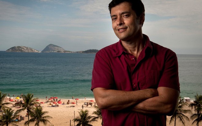 O novelista Tiago Santiago, que lançou a peça teatral Tarot de Santiago no Rio de Janeiro - Divulgação