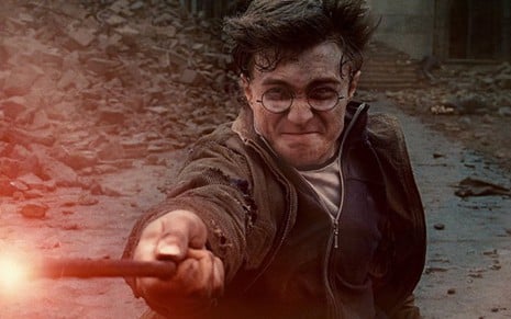 Daniel Radcliffe interpreta Harry Potter em Relíquias da Morte: Parte 2 (2011), último filme da franquia - Fotos Divulgação/Warner Bros.