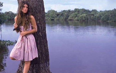Cristiana Oliveira em cena de Pantanal; novela bateu a Globo com sexo, nudez e belas paisagens - Fotos: Reprodução