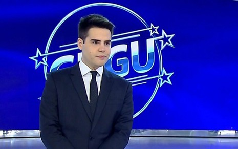 Luiz Bacci se emociona no programa de Gugu Liberato, onde foi homenageado, na terça (31) - Reprodução/TV Record
