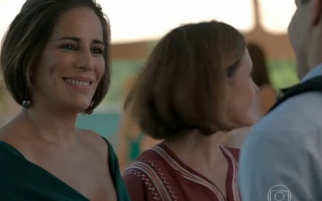 Beatriz (Gloria Pires) em cena de Babilônia desta quarta (1º), quando conhece Diogo (Thiago Martins) - Reprodução/TV Globo