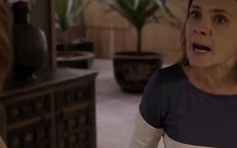Adriana Esteves após dar tapa em Sophie Charlotte no segundo capítulo de Babilônia; cena vai repetir - Reprodução/TV Globo