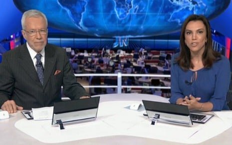 Alexandre Garcia e Ana Paula Araújo apresentam o Jornal Nacional na quinta-feira (2) - Reprodução/TV Globo