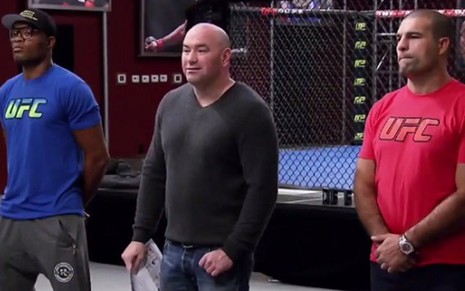 Dana White, presidente do UFC, entre os lutadores Anderson Silva e Mauricio Shogun no TUF Brasil 4 - Reprodução/TV Globo