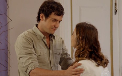 Caíque (Sergio Guizé) salvará a própria filha ainda no ventre da mãe, nas próximas cenas de Alto Astral - Reprodução/TV Globo