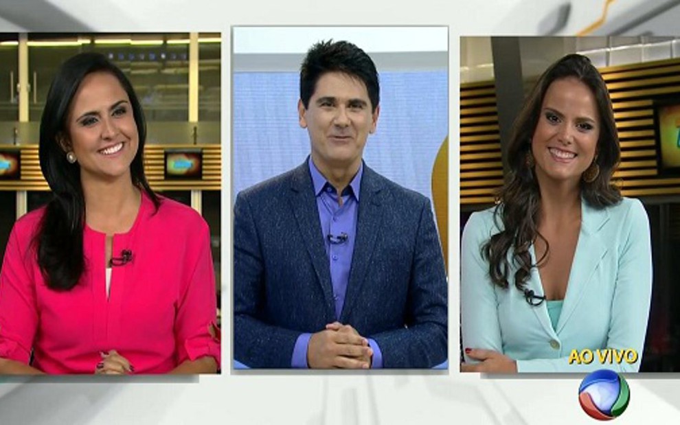César Filho entre suas 'musas' do Fala Brasil, Carla Cecato e Roberta Piza, ontem (7) na Record - Reprodução/TV Record