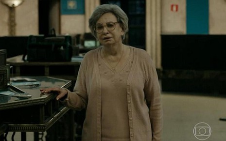 Beatriz Segall em cena de Os Experientes, série que estreou na Globo nesta sexta-feira (10) - Reprodução/TV Globo