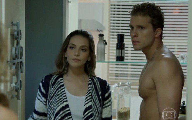 Tainá Müller (Cris) em cena com Thiago Fragoso (Vinícius) na novela Babilônia, da Globo - Reprodução/TV Globo