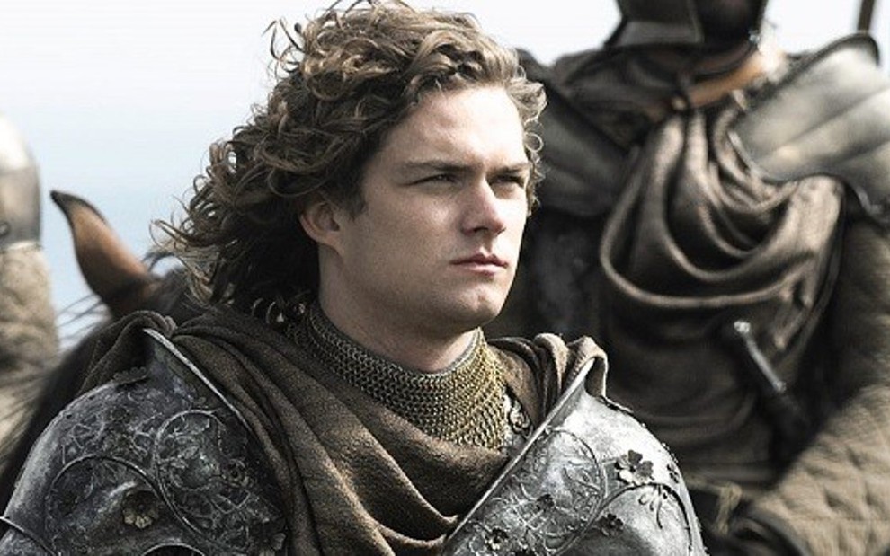 O ator Finn Jones interpreta o guerreiro gay Loras Tyrell, que sofre perseguição em Game of Thrones - Fotos: Divulgação/HBO