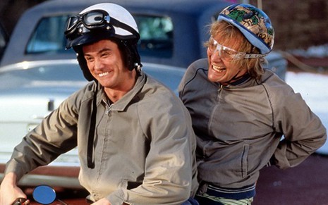Jim Carrey e Jeff Daniels em cena de Debi & Loide (1994), filme que será exibido pelo canal pago TBS - Divulgação