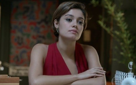 Sophie Charlotte (Alice) em cena da novela Babilônia, da Globo; personagem apanhará na rua - Reprodução/TV Globo