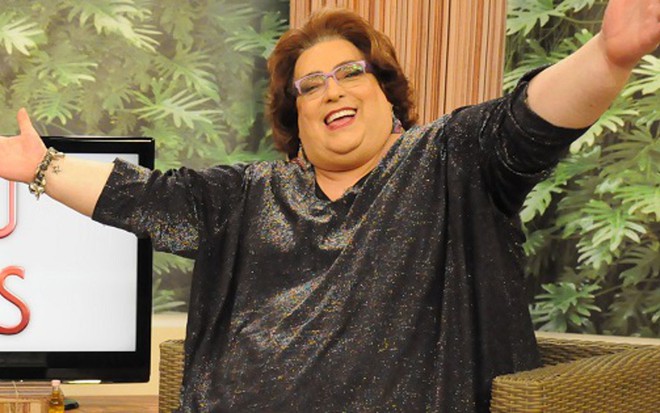 Mamma Bruschetta no estúdio do Mulheres, da Gazeta; personagem fofoqueira perdeu 10 kg em um mês - Divulgação/TV Gazeta