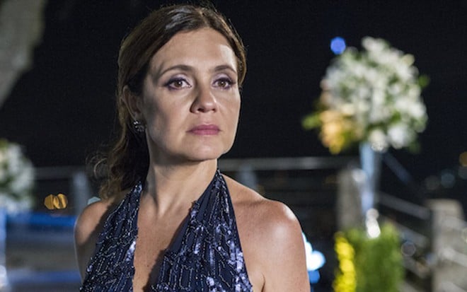 Adriana Esteves em cena do primeiro capítulo de Babilônia; advogada muda visual - ESTEVAM AVELLAR/TV GLOBO