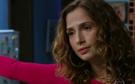 Camila Pitanga (Regina) em cena de Babilônia, da Globo; vendedora desvenda morte do pai - Reprodução/TV Globo