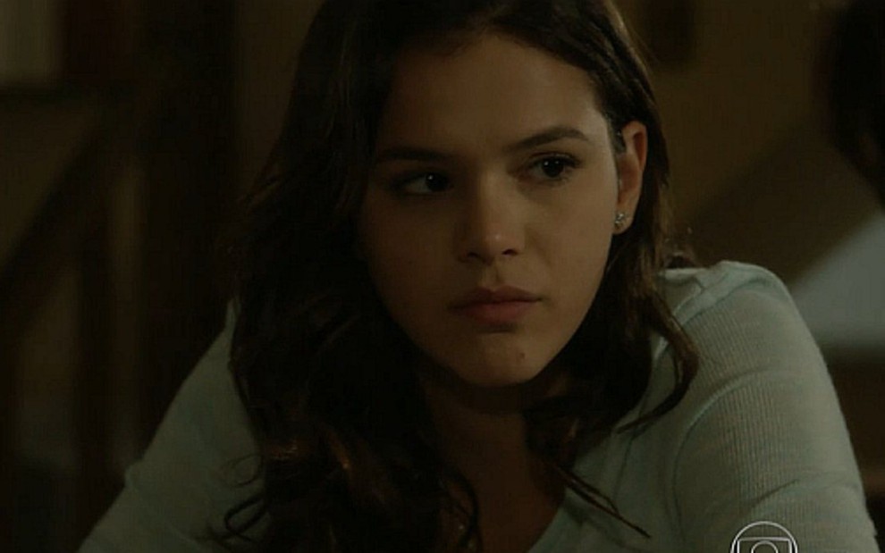 Bruna Marquezine em cena de I Love Paraisópolis; sua personagem não sabe que o pai está vivo - Reprodução/TV Globo