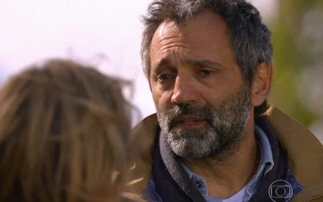 Miguel (Domingos Montagner) com Júlia (Isabelle Drummond) em cena de Sete Vidas, novela das seis - Reprodução/TV Globo