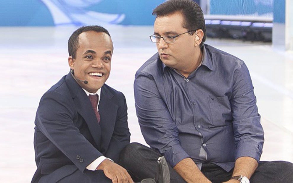 Anão Marquinhos e Geraldo Luís no cenário do Domingo Show, programa da Record - Edu Moraes/TV Record