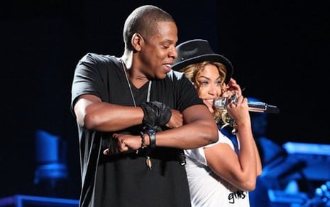 O rapper Jay-Z e a cantora Beyoncé em show; casal quer comprar antigo rancho de Michael Jackson - Divulgação