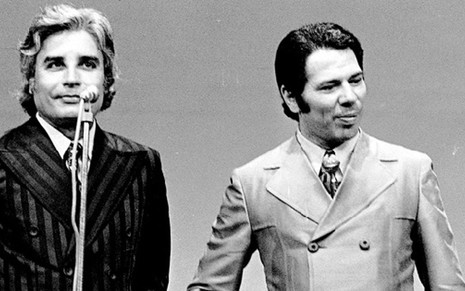 Cid Moreira e Silvio Santos no Programa Silvio Santos da Globo, nos anos 1970 - Reprodução/Memória Globo