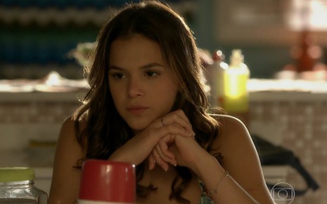 Bruna Marquezine (Mari) em cena de I Love Paraisópolis; mocinha ficará decepcionada com os homens - Reprodução/TV Globo