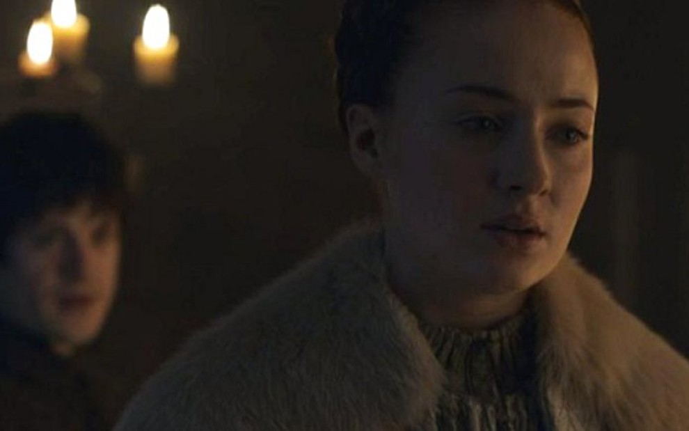 A ator Iwan Rheon olha para Sophie Turner antes de polêmica cena de estupro em Game of Thrones - Reprodução/HBO