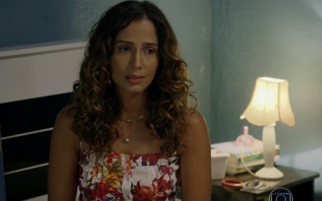 A atriz Camila Pitanga (Regina) em cena de Babilônia; mocinha entrou em fase sofredora - Reprodução/TV Globo