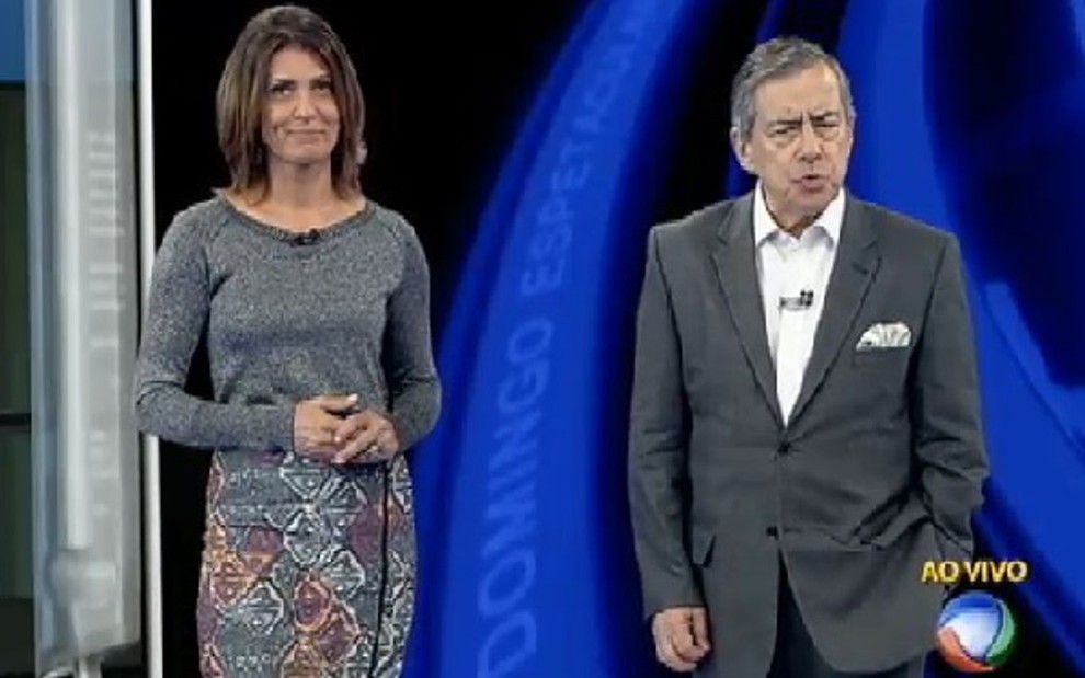 Janine Borba e Paulo Henrique Amorim apresentam reportagem no Domingo Espetacular de ontem - Reprodução/TV Record