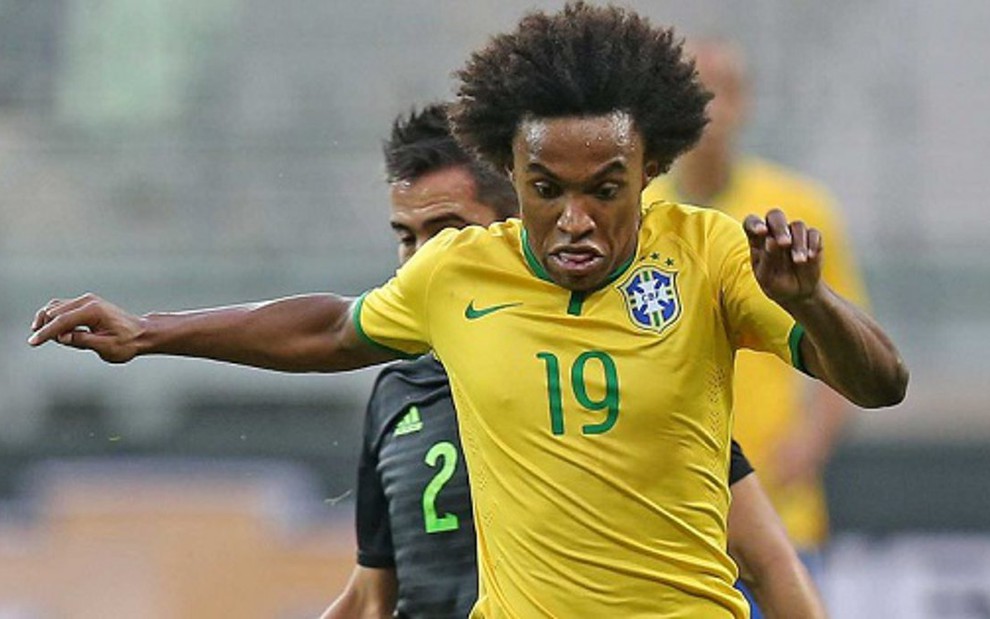 O jogador Willian, da seleção brasileira, disputa lance com mexicano em partida transmitida pela Globo - Rafael Ribeiro/CBF