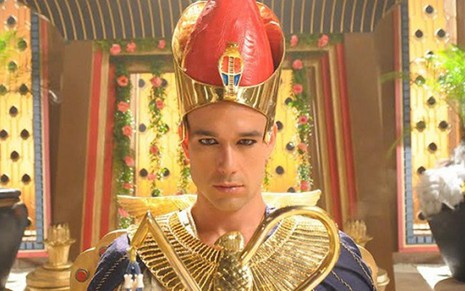 O ator Sergio Marone caracterizado como o faraó Ramsés em Os Dez Mandamentos  - Munir Chatack/TV Record
