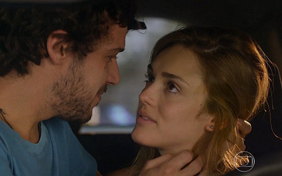 Júlia (Isabelle Drummond) e Pedro (Jayme Matarazzo) vão se unir para procurar o irmão em Sete Vidas - Reprodução/TV Globo
