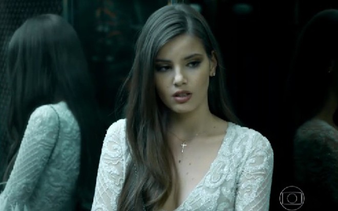 Camila Queiroz (Angel) em cena do capítulo da última segunda-feira (15) da novela Verdades Secretas - Reprodução/TV Globo
