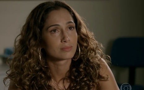 Camila Pitanga (Regina) em cena de Babilônia, da Globo; ex-vendedora será vítima de assalto - Reprodução/TV Globo
