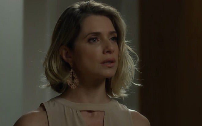 Letícia Spiller (Soraya) em cena de I Love Paraisópolis, novela das sete; vilã não aceita decisão do marido - Reprodução/TV Globo