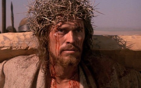 Willem Dafoe em cena de crucificação em A Última Tentação de Cristo (1988), filme de Martin Scorsese - Divulgação