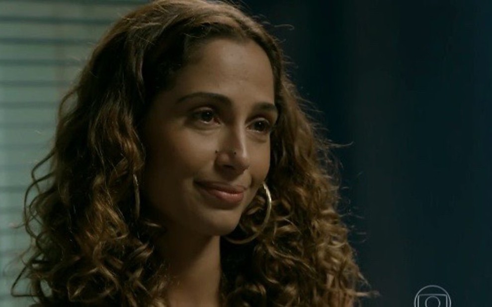 Camila Pitanga (Regina) em cena de Babilônia, da Globo; mocinha fica mais gentil e segura - Reprodução/TV Globo
