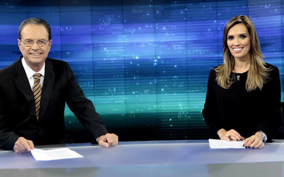 Hermano Henning e Karyn Bravo apresentam o Jornal do SBT, que tem pequenas atualizações após 1h30 - Lourival Ribeiro/SBT