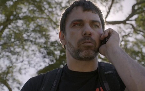 Lobão (Marcelo Faria) vai fugir e tentar levar a lutadora do hospital em Malhação, da Globo - Reprodução/TV Globo