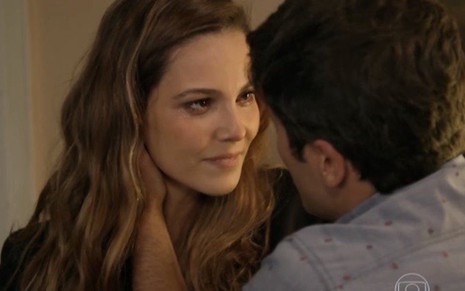 Tainá Müller (Cris) em cena com Bruno Gagliasso (Murilo) na novela Babilônia, da Globo - Reprodução/TV Globo