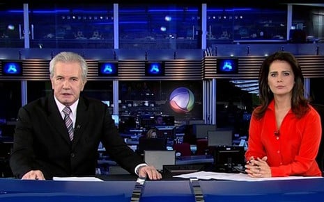 Celso Freitas e Adriana Araújo, apresentadores do Jornal da Record, patrocinado pela estatal Caixa - Divulgação/Record