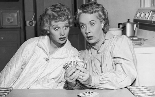 As atrizes Lucille Ball e Vivian Vance em episódio da comédia I Love Lucy, apresentada pelo SBT às 14h15 - Divulgação/CBS