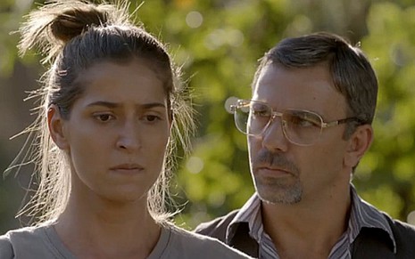Nat (Maria Joana) será convencida por Lobão (Marcelo Faria) a fugir da clínica em Malhação, da Globo - Reprodução/TV Globo