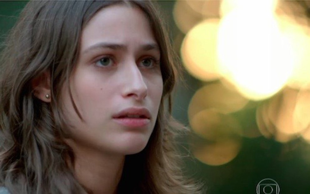 Luísa Arraes (Laís) em cena de Babilônia, da Globo; estudante brigará com namorado - Reprodução/TV Globo