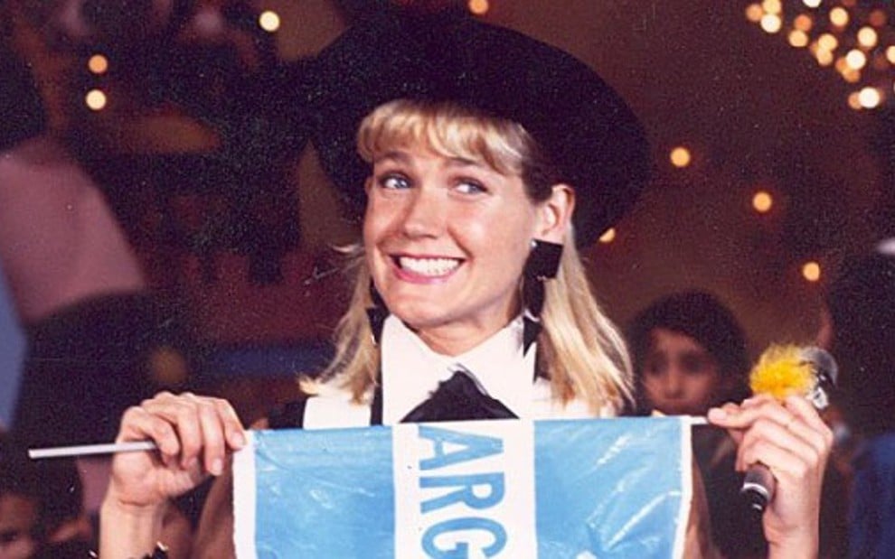 Xuxa Meneghel segura bandeira argentina no El Show de Xuxa, que apresentou na Telefé entre 1991 e 1992 - Xicão Jones/Divulgação