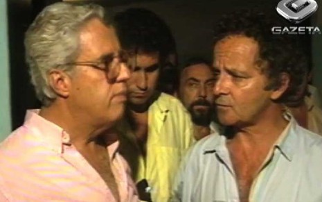 Goulart Andrade (à direita) durante reportagem no extinto presídio do Carandiru, em programa na TV Gazeta - Reprodução/TV Gazeta