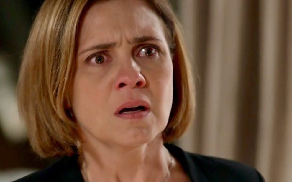 Adriana Esteves chora em cena de Babilônia; atriz também tem derramado lágrimas nos bastidores - Reprodução/TV Globo